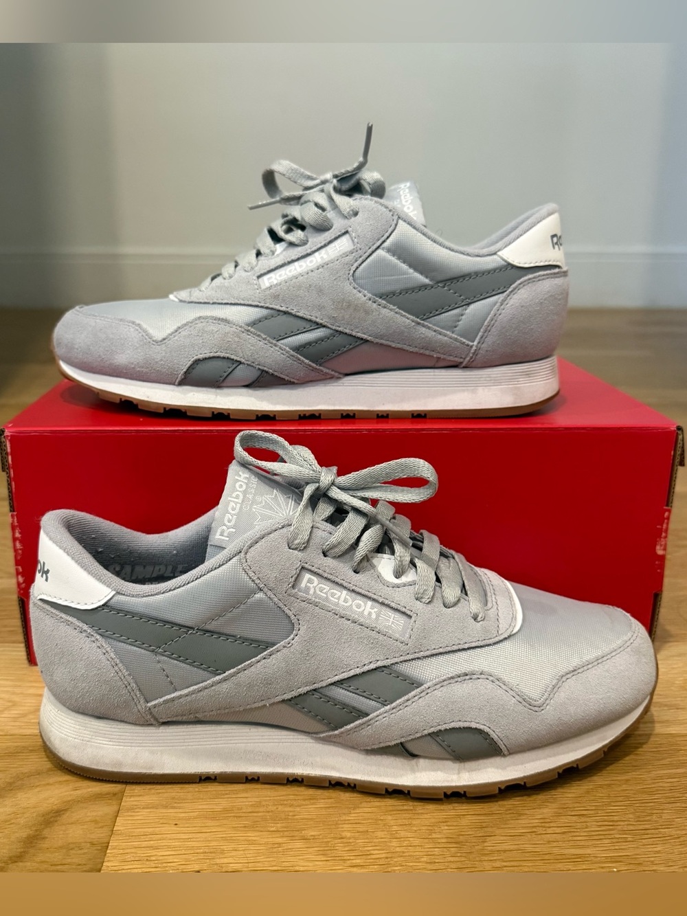 Reebok Classic Nylon Men's Light Gray & Dark Gray Suede nylon Sneakers size 9